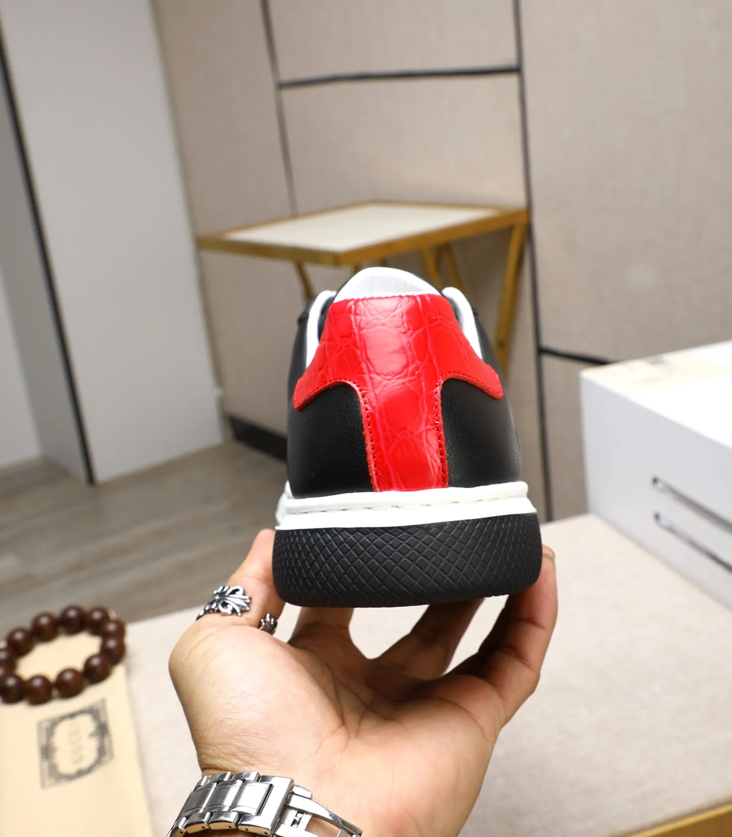 Men's clothing and shoes 💰500 (Gucci) The latest 🎁🎁 casual and fashionable men's shoes 👟 from the official website, hot style 💥 style is simple and elegant, exclusive for trendy men. Unique official website latest brand double G elements 👑 original Gucci decoration, fashionable and generous, original material original calfskin, ✅ fully imported first-layer pigskin lining, official website designated wear-resistant, lightweight original rubber casual outsole, counter classic model taken in kind, 38-44 black and white optional